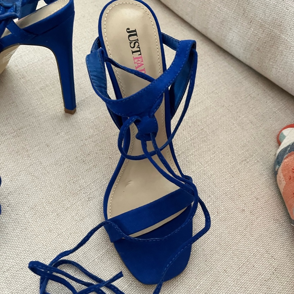 Strap tie stilettos